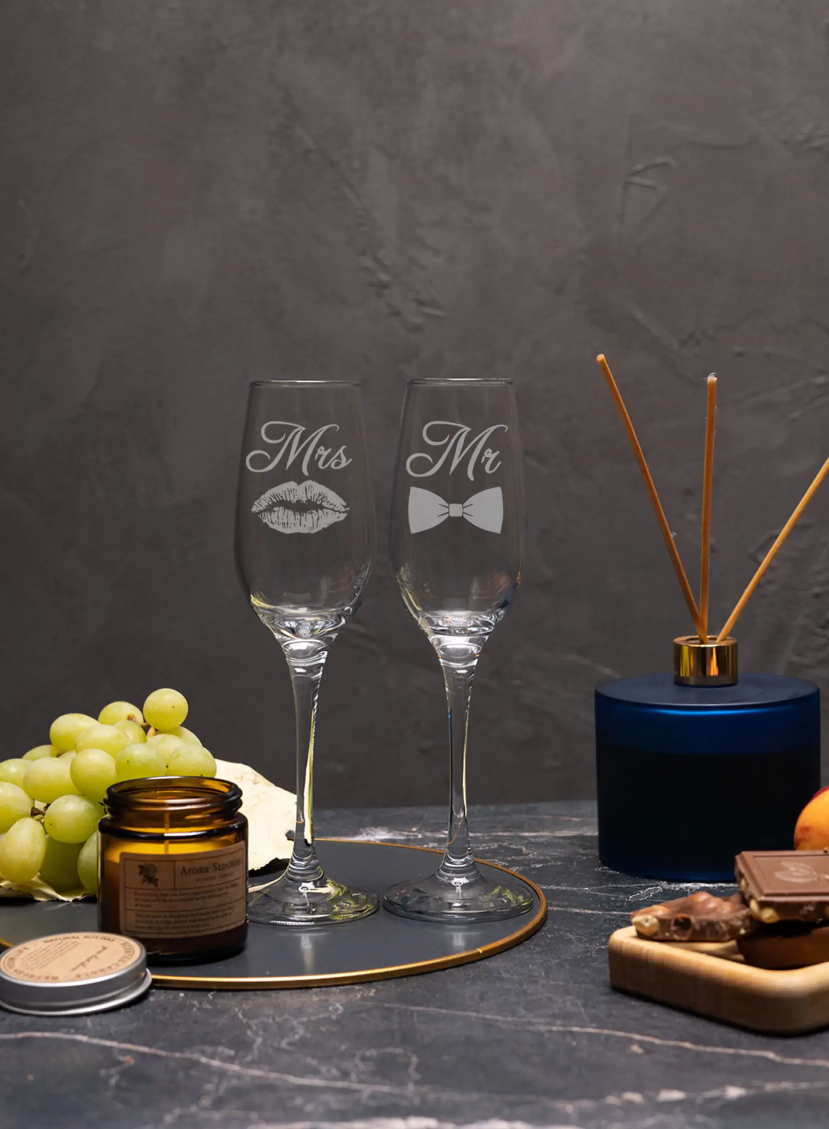 Свадебные бокалы под шампанское Mr Mrs губы и бабочка — изображение 3