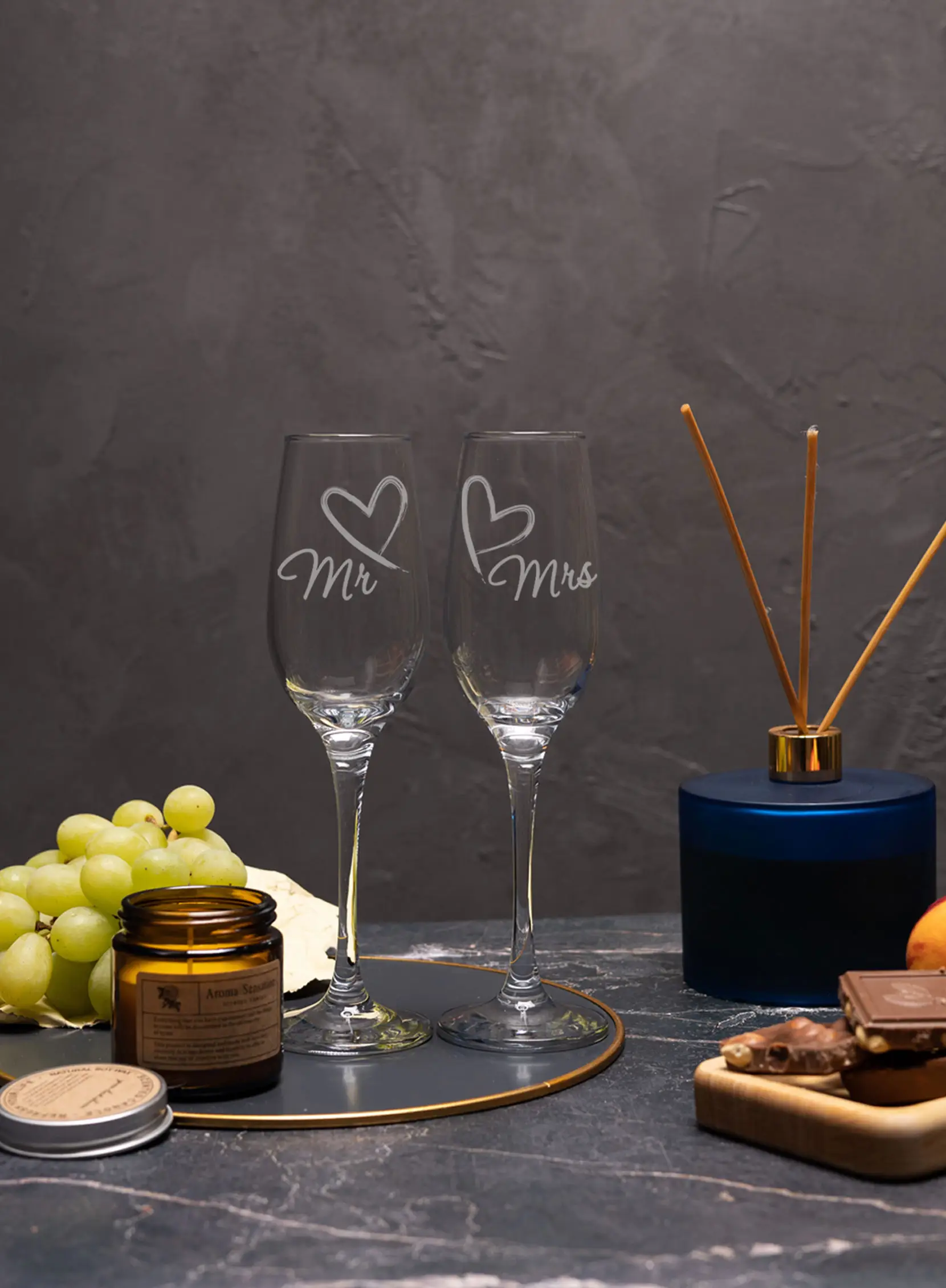 Свадебные бокалы под шампанское с гравировкой Mr Mrs сердца 3 Свадебные бокалы под шампанское с гравировкой Mr Mrs сердца — изображение 3