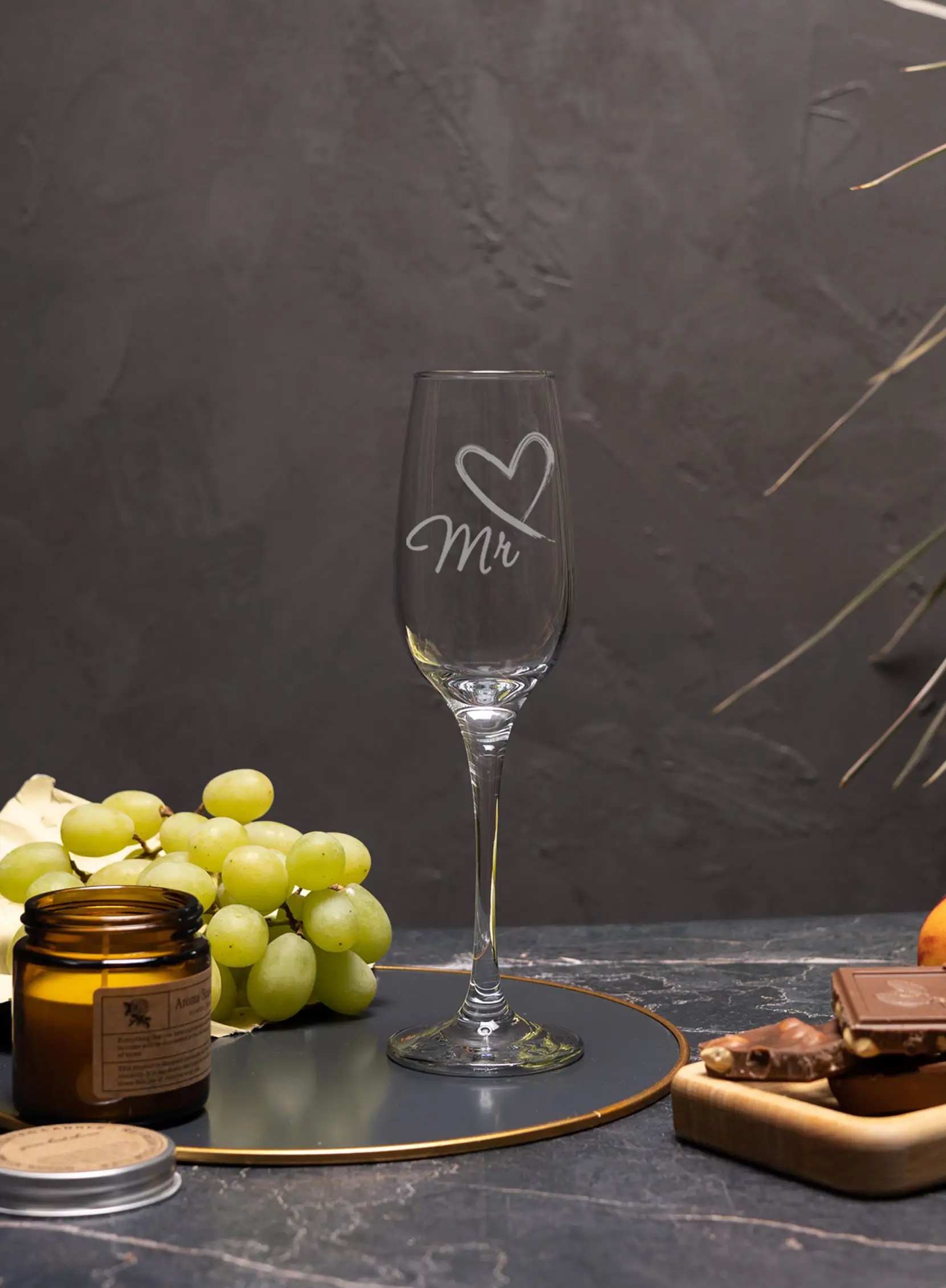 Свадебные бокалы под шампанское с гравировкой Mr Mrs сердца 4 Свадебные бокалы под шампанское с гравировкой Mr Mrs сердца — изображение 4