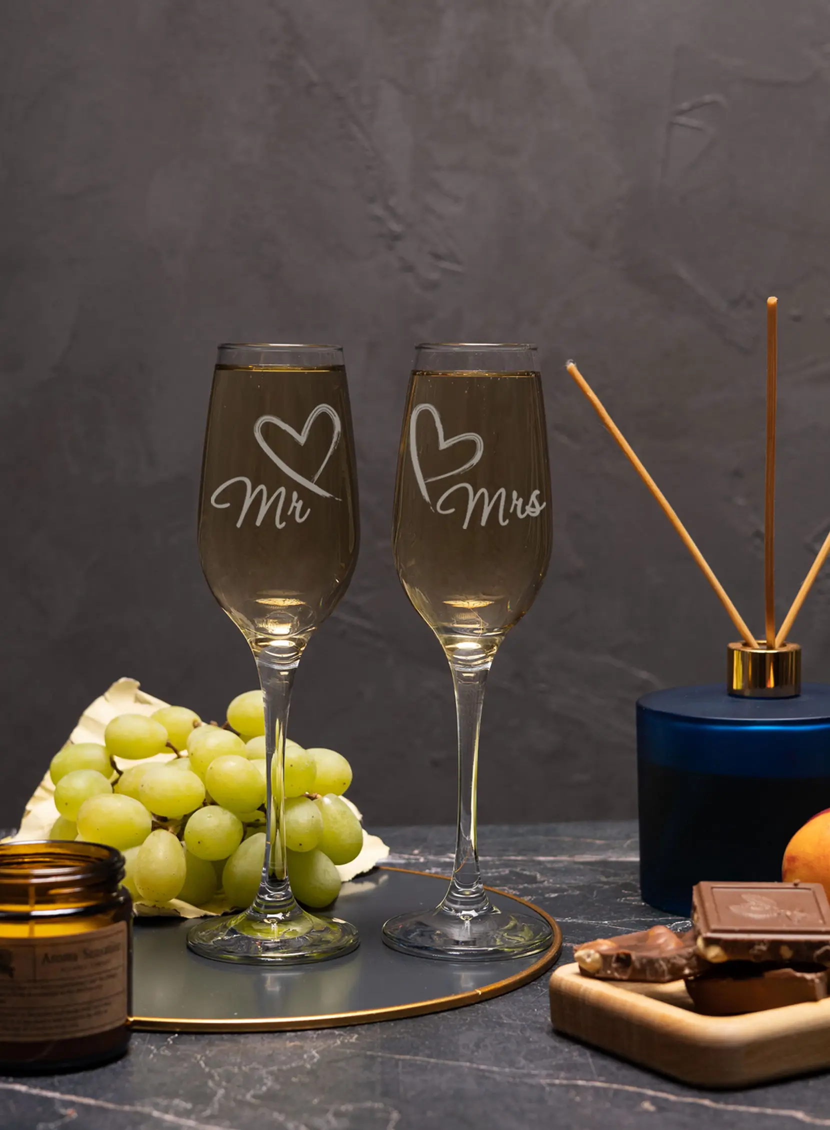 Свадебные бокалы под шампанское с гравировкой Mr Mrs сердца 6 Свадебные бокалы под шампанское с гравировкой Mr Mrs сердца — изображение 6