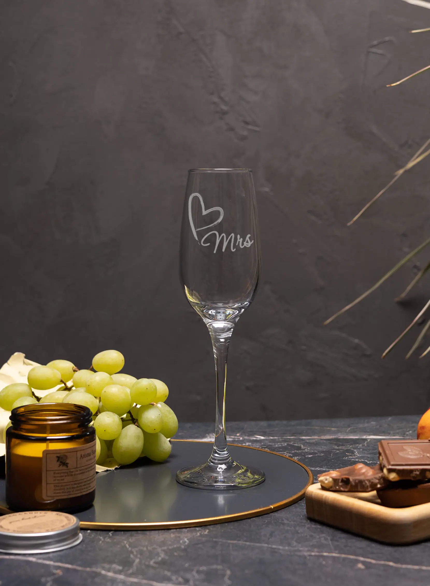 Свадебные бокалы под шампанское с гравировкой Mr & Mrs 5 Свадебные бокалы под шампанское с гравировкой Mr & Mrs — изображение 5
