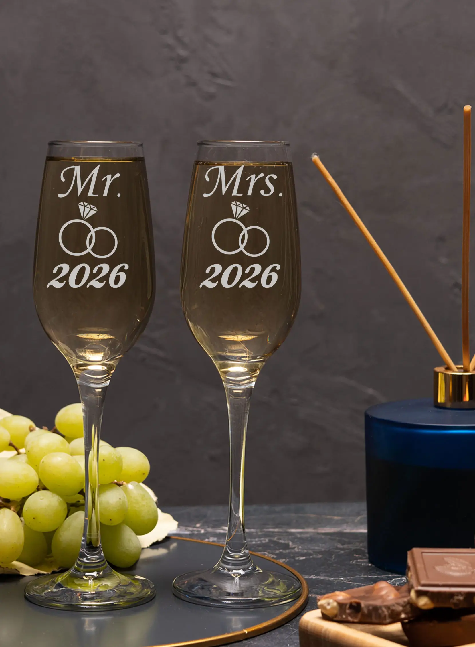 Свадебные бокалы под шампанское с гравировкой Mr Mrs 2026 6 Свадебные бокалы под шампанское с гравировкой Mr Mrs 2026 — изображение 6